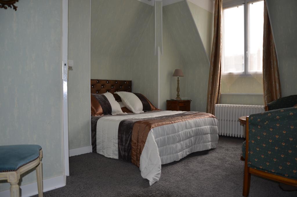 Hotel La Tour Sully-sur-Loire Room photo