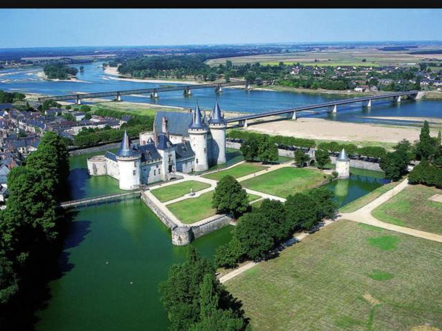 Hotel La Tour Sully-sur-Loire Exterior photo
