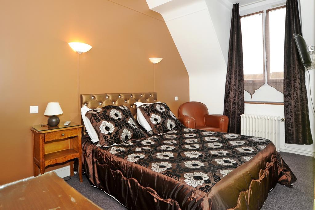 Hotel La Tour Sully-sur-Loire Room photo