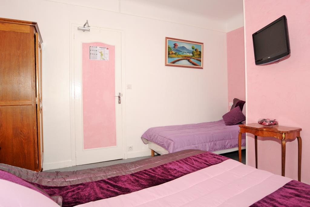 Hotel La Tour Sully-sur-Loire Room photo